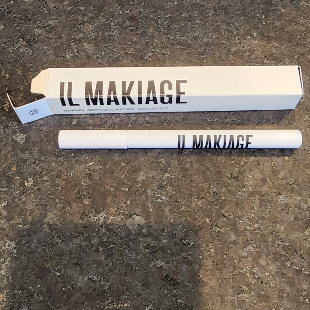 IL MAKIAGE waterproof liquid eyeliner in black card